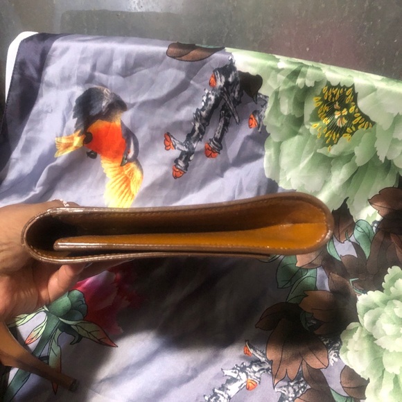 Large Yves Saint Laurent Brown Leather Clutch with patent leather - Picture 6 of 12